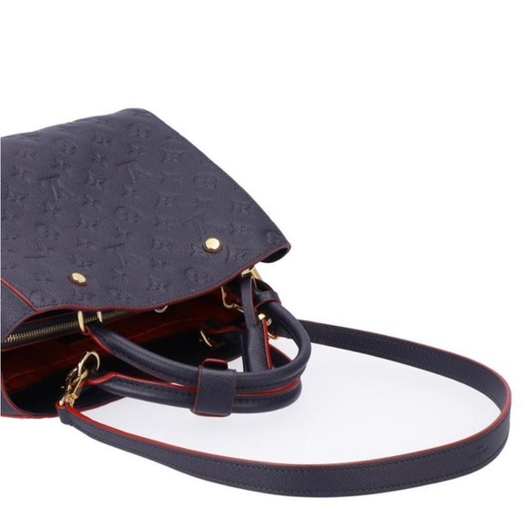 LOUIS VUITTON Montaigne BB
Marine Rouge Navy Bag Empreinte Leather - Picture 3 of 5